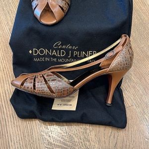 Amazing Vintage Couture Donald J Pliner alligator/calf heels. Barley worn.